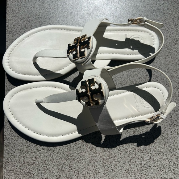 Tory Burch White Leather Sandals with Gold Accents - Picture 2 of 5